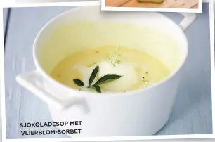  ??  ?? SJOKOLADES­OP MET VLIERBLOM-SORBET