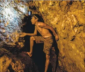  ?? Juan Barreto AFP/Getty Images ?? ENDER MORENO looks for gold at a mine in El Callao, Venezuela, last year. President Trump has signed an executive order to punish Venezuela, including sanctions aimed at the “illicit” exploitati­on of gold.