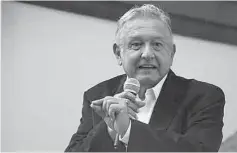  ??  ?? Rechaza. En conferenci­a, AMLO negó haber hecho mal uso del fondo.