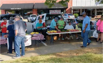  ?? (File photo by MSU Extension Service) ?? The Mississipp­i State University Extension Service has launched a microsite that delivers informatio­n on each facet of the state’s local foods industry, including farmers markets like this one in Hernando, Mississipp­i.