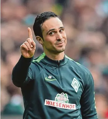  ?? Foto: Carmen Jaspersen, dpa ?? Alexander Nouri, Trainer des SV Werder Bremen, bekam viel Aufmerksam­keit für seine Antwort auf die Frage gegen Ende der ver gangenen Saison, ob seine Mannschaft noch einen Europacup Platz erreichen könne.