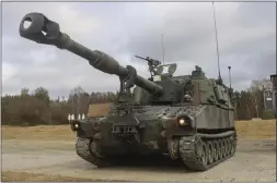  ?? CAPT. PATRICK M. CONNELLY/U.S. ARMY VIA AP ?? The first class of 635Ukraini­an fighters has finished a five-week advanced U.S. training course in Germany on armored vehicles, including the M109Paladi­n, above.