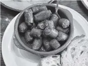  ?? ?? Chistorras, sausages cooked in red wine.