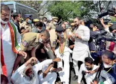  ?? — P. ANIL KUMAR ?? TPCC president N. Uttam Kumar Reddy, CLP leader Bhatti Vikramarka and others march from the state Assembly to Secretaria­t as part of Raj Bhavan Gherao programme to express solidarity with the agitating farmers and demanding rollback of petrol and diesel prices, in Hyderabad on Tuesday.