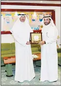  ??  ?? Ahmadi Governor Sheikh Fawaz (left), with Livestock Society Board Director Hamoud
Salman Al-Nasafi.