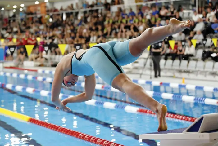  ?? FOTO: LEHTIKUVA/TIMO HEIKKALA ?? Jenna Laukkanen hör till medaljfavo­riterna i kortbane-EM.