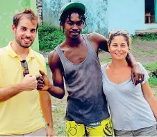  ??  ?? The Suskis in Saint Lucia in 2013, with the farmer who found them near the village of La Bourne