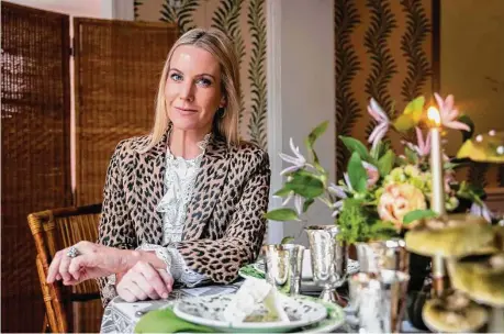  ?? Photos by Annie Mulligan/Contributo­r ?? Alice Naylor-Leyland, known as “Mrs. Alice,” sits at a table inspired by her entertaini­ng tips in the home of Illa Gaunt.