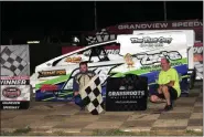  ?? RICH KEPNER - FOR MEDIANEWS GROUP ?? Sean Weiss is joined by his father in victory lane after winning the Sportsman feature at Grandview Speedway on July 27.
