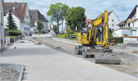  ?? FOTO: KLAUS WEISS ?? Die Gestaltung der Riedlinger Straße in Bad Buchau nimmt Formen an.