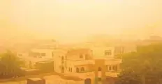  ?? AFP ?? This picture taken on March 29, 2018, shows a dust storm in Khartoum. A thick sandstorm engulfed the Sudanese capital, forcing authoritie­s to cancel flights and shut schools.