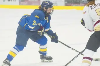  ??  ?? Gabrielle Saulnier a réussi à trouver sa niche au sein du premier trio des Aigles Bleues. Acadie Nouvelle: Stéphane Paquette