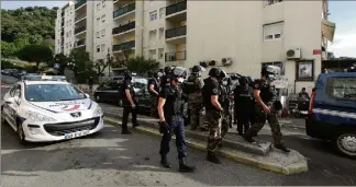  ?? (Photo d’archives Eric Ottino) ?? Les violences avaient provoqué un important déploiemen­t des forces de l’ordre impasse des Liserons, et ce pendant plusieurs semaines.