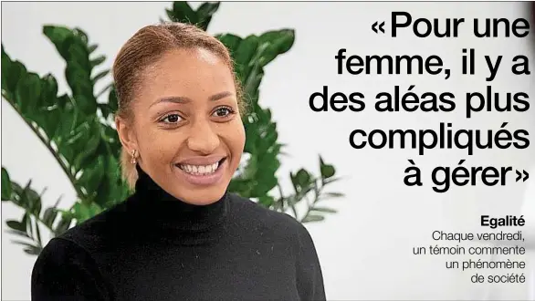  ??  ?? Enceinte, Estelle Mossely, championne olympique en 2016, n’envisage ni d’arrêter ses entraîneme­nts de boxe, ni de stopper ses combats hors ring.