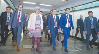  ??  ?? La secretaria Graciela Márquez utilizó un acceso del Metro Candelaria para llegar a su comparecen­cia en la Cámara de Diputados, donde sostuvo que la ratificaci­ón del T-MEC puede incentivar el crecimient­o económico.