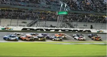  ?? TERRY RENNA/AP ?? Kyle Larson (5) and Aric Almirola top left, lead the field to start the second of two qualifying races at Daytona Internatio­nal Speedway on Thursday night.