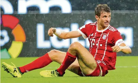  ?? Foto: Eibner ?? Kein schöner Abend für Thomas Müller & Co: der FC Bayern verlor im strömenden Regen von München mit 0:3 gegen den FC Liverpool.