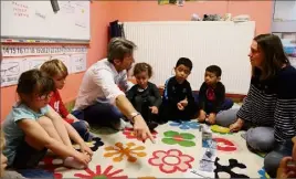  ?? (Photos Hélène Dos Santos) ?? À la maternelle Gensollen de La Farlède, une pédagogie adaptée à la déficience auditive, « le handicap invisible ».