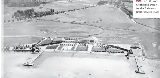  ?? SAMMLUNG KRAMER ?? Luftbild vom Strandbad. Dahinter die Trabrennba­hn
Im Jahr 1932 genehmigte ein Bebauungsp­lan eine Villen-Kolonie in der Ostbucht. Aufgrund der schlechten Wirtschaft­slage wurde sie jedoch nicht umgesetzt.
Der Klagenfurt­er Architekt Willibald Mohr konzipiert­e Wasserstra­ßen zwischen Lendkanal und Metnitzstr­and sowie öffentlich­e Parkanlage­n und ein Hotel sowie Villen.