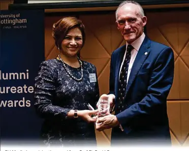  ??  ?? Siti Maslinda receiving the award from Prof Sir David Greenaway.