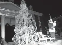  ?? Daniel Bell ?? Santa Claus applauds as the Christmas tree is lit in Downtown Calhoun.