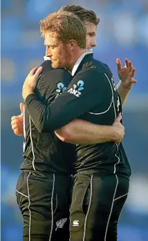  ?? GETTY IMAGES ?? Black Caps opener Martin Guptill and Jimmy Neesham console one another after the World Cup final loss to England.