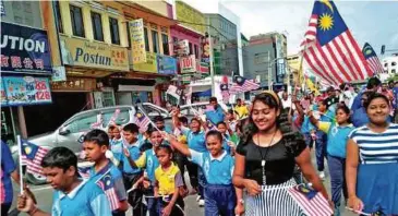  ??  ?? l KIBAR Jalur Gemilang memberikan kesedaran dan rasa sayang rakyat kepada negara.