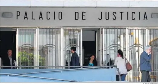  ?? ALBERTO DOMÍNGUEZ ?? Las comunicaci­ones recibidas en los juzgados de Huelva son principalm­ente atestados y partes médicos.