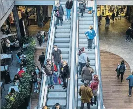  ?? XAVI JURIO ?? Catalunya ha optat per mantenir oberts els centres comercials