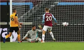  ?? Photograph: Craig Mercer/MB Media/Getty Images ?? Jarrod Bowen scores his and West Ham’s second goal against Wolves.