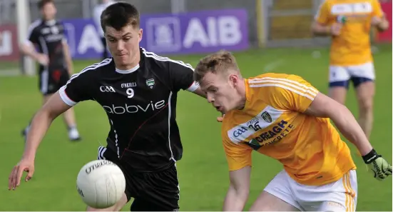  ??  ?? Sligo’s Paddy O’Connor and Peter Healy of Antrim battle for possession. Pics: Carl Brennan.