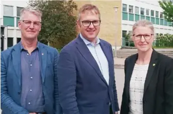  ?? FOTO: CHARLOTTE ARWEDSSON ?? Anders Rosén (V), Mathias Bohman (S) och Maria Tuvesson (MP) presentera­de opposition­ens budget på tisdagen.