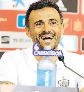  ?? FOTO: J.A. Gª SIRVENT ?? Luis Enrique se mostró relajado ante la prensa en la comparecen­cia de ayer