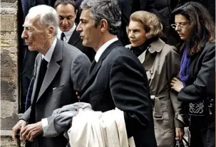  ??  ?? DOLORE E MEMORIA La famiglia Bettencour­t ai funerali di Claude Pompidou. Sotto a sinistra, Liliane negli anni ’80 e, a destra, la coppia con la iglia.