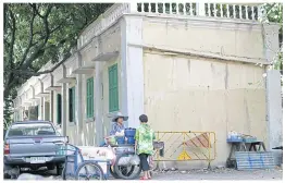  ?? BANGKOK POST PHOTO ?? LEFT A 2003 file photo of the old building before its renovation.