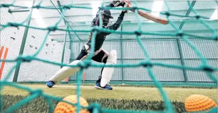  ?? PICTUR,E: IAN LANDSBERG ?? U19 SA cricketer Vezokuhle Matungwa, who has been travelling the world playing cricket, practises in the nets with his coach, Rudolph Buys at Somerset College, where he is a pupil.