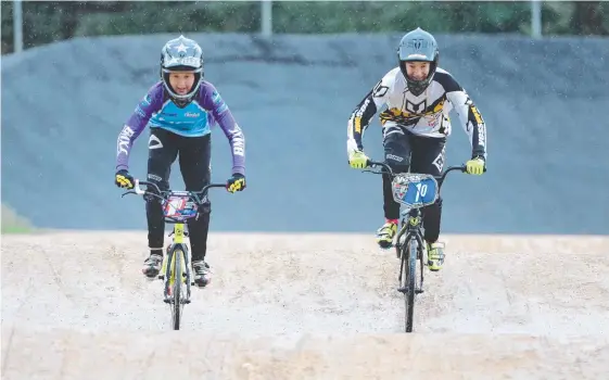  ?? Picture: RICHARD GOSLING ?? Isabella Schramm, 12, and her best mate Tayla Cloete, 13, are heading to the US to take on America’s top BMX riders.