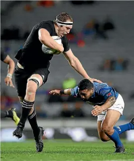  ?? PHOTOS: GETTY IMAGES ?? All Blacks lock Brodie Retallick breaks a tackle in the leadup to one of the side’s 12 tries against Samoa.