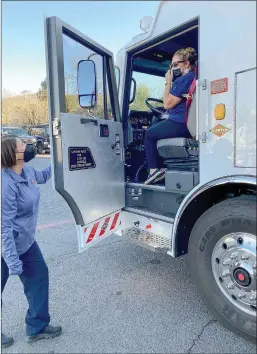  ?? Shelly Thorene / Union Democrat ?? Fire Chief Aimee New (left) and Sonora City Administra­tor Mary Rose Rutikanga check out the Sonora Fire Department's new engine.