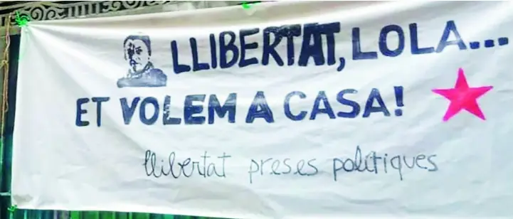  ?? ?? Pancarta en favor de una condenada, pidiendo su puesta en libertad