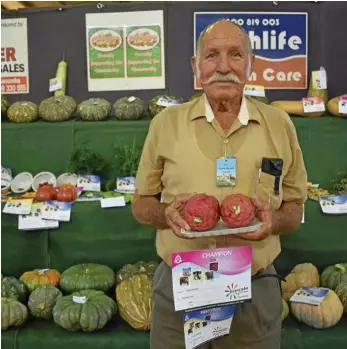  ?? PHOTO: CASSANDRA GLOVER ?? FANTASTIC FRUIT: Charlie Batzoff won Champion Fruit at the Toowoomba Show with his red dragon fruit.