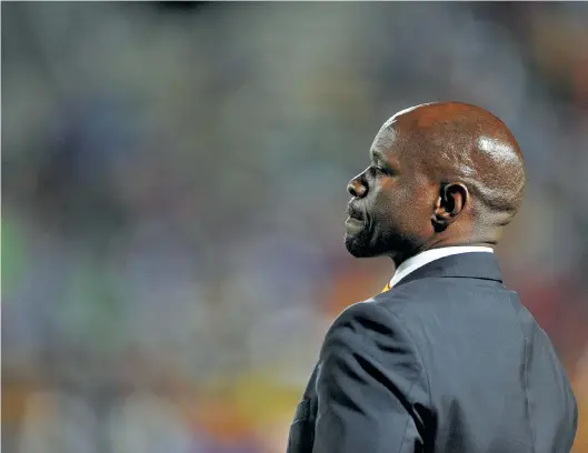  ?? Picture: GALLO IMAGES ?? SAFE POSITION: Kaizer Chiefs coach Steve Komphela still has the support of soccer supremo Kaizer Motaung despite the team’s dismal performanc­e in the league