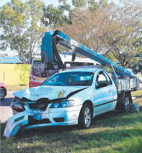  ?? Picture: PATRINA MALONE ?? A young female driver lost control of a ute on the Stuart Hwy near the bend opposite The Avenue and crashed into a light pole