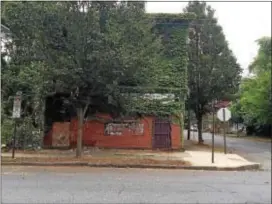  ??  ?? This Lamberton St. corner received a cleanup after officials found body of Lillian Duran inside a garbage bag amid high weeds and garbage.