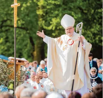  ?? Foto: Rolf Vennenbern­d, dpa ?? Im Abschlussg­ottesdiens­t des Katholiken­tags in Münster warb Kardinal Reinhard Marx für die Einheit der Christen. Alle Getauften seien „Glieder am Leibe Christ – ob evangelisc­h, katholisch oder orthodox, wir gehören zu ihm“.