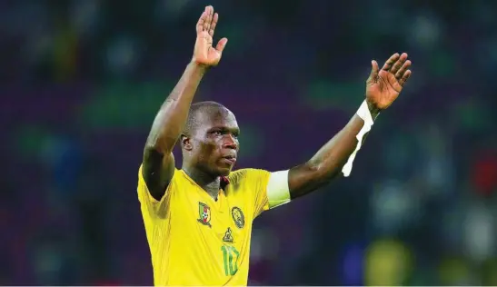  ?? AP ?? Vincent Aboubakar saluda a la grada después de un partido de la Copa de África