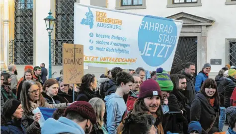  ?? Archivfoto: Annette Zoepf ?? Vor etwa einem Monat begann die Unterschri­ftensammlu­ng für das Radbegehre­n.