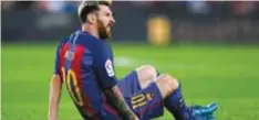  ?? / GETTY IMAGES ?? El dolor venció a Messi quien cayó al césped.