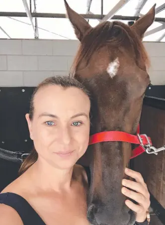  ?? Picture: BEST RACING ?? Trainer Kristy Best with her filly Rock Tour, a runner at Aquis Park today.