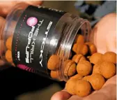  ??  ?? Luke likes to match his hookbaits to the boilies he is feeding when using this rig